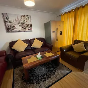holiday-home-cardiff-city-sleeps-7.cardiffhotelswales.com/