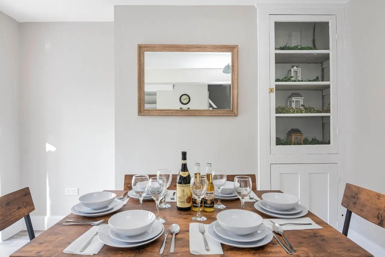 Spacious 3 Bed House, Netflix, Garden, Parking Southampton 0*,  United Kingdom