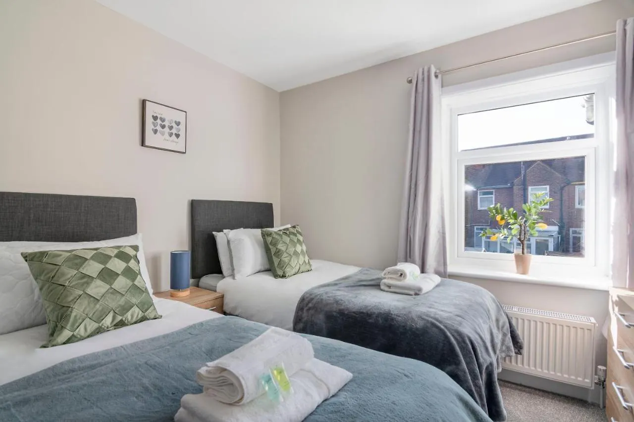 Apartment Spacious 3 Bed House, Netflix, Garden, Parking Southampton